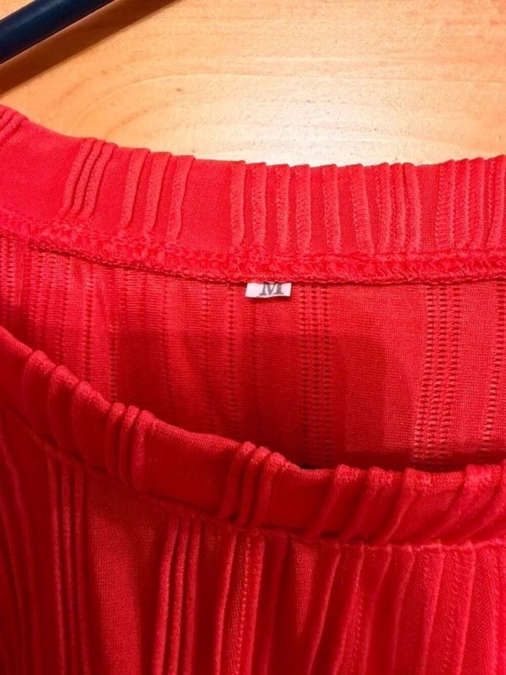 Beautiful red dress shirt, long sleeved size medium - Picture 2 of 5